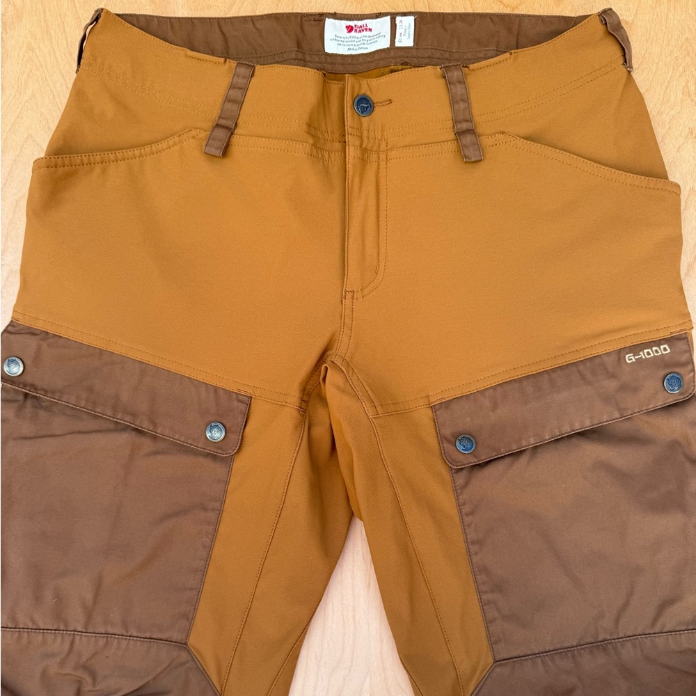 Fjallraven women’s hiking trekking cargo pants
Size 34” short 30” inseam